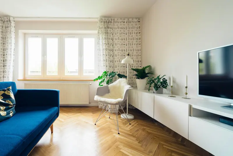 Bright living room with window light (Unsplash stock) — WindBar.ai D91 Voyagers